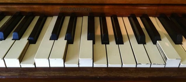 How Do You Fix a Dead Piano Key?